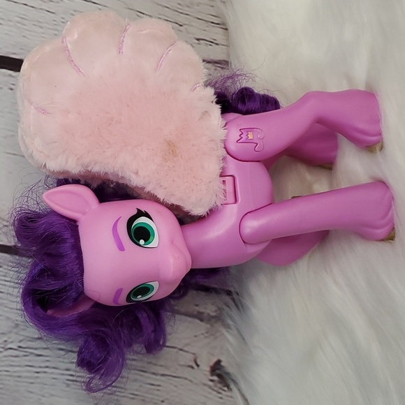 My Little Pony: A New Generation Singing Star Princess Petals Pony Pegasus 8" - Picture 5 of 14